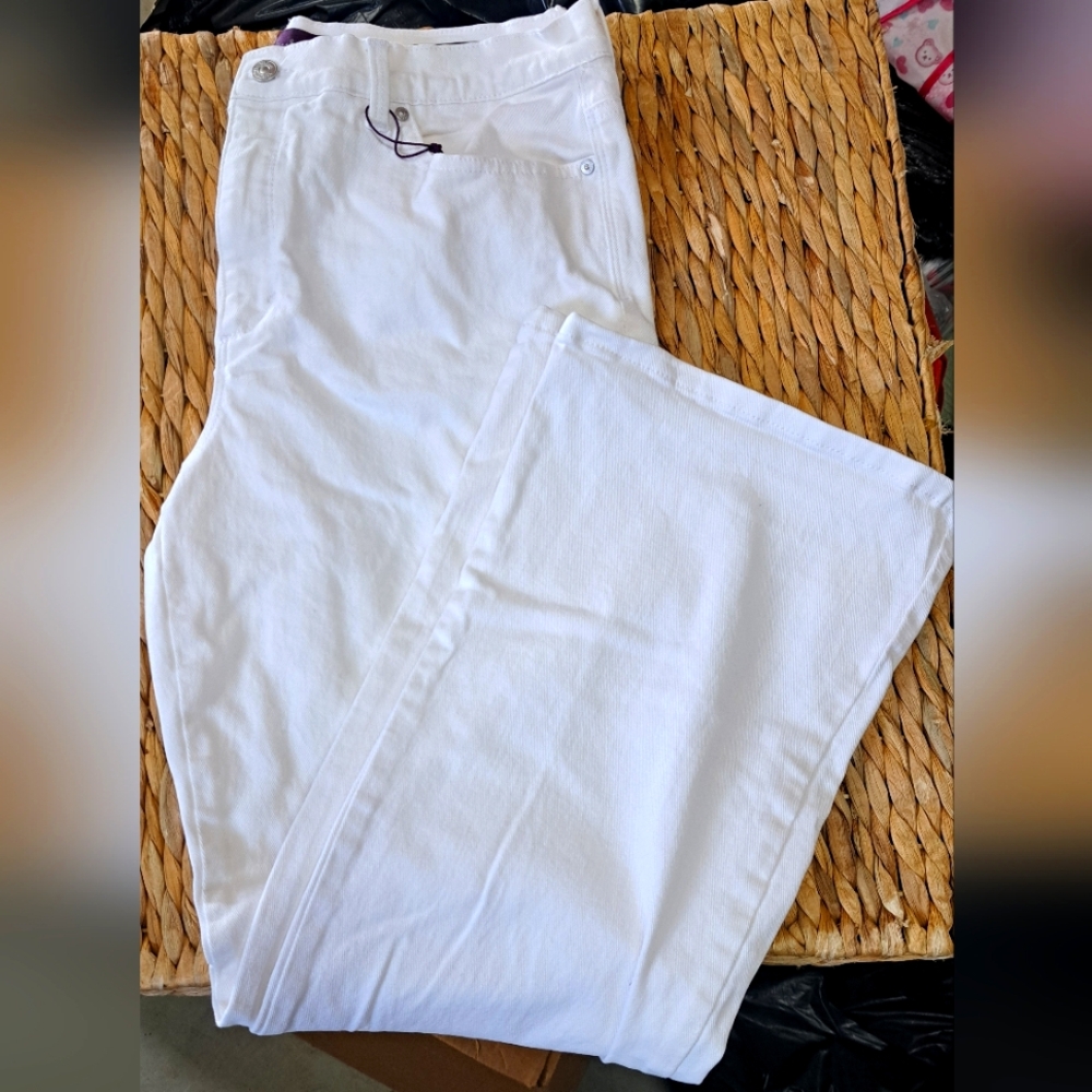 Gloria Vanderbilt White BootCut Jeans Size 16